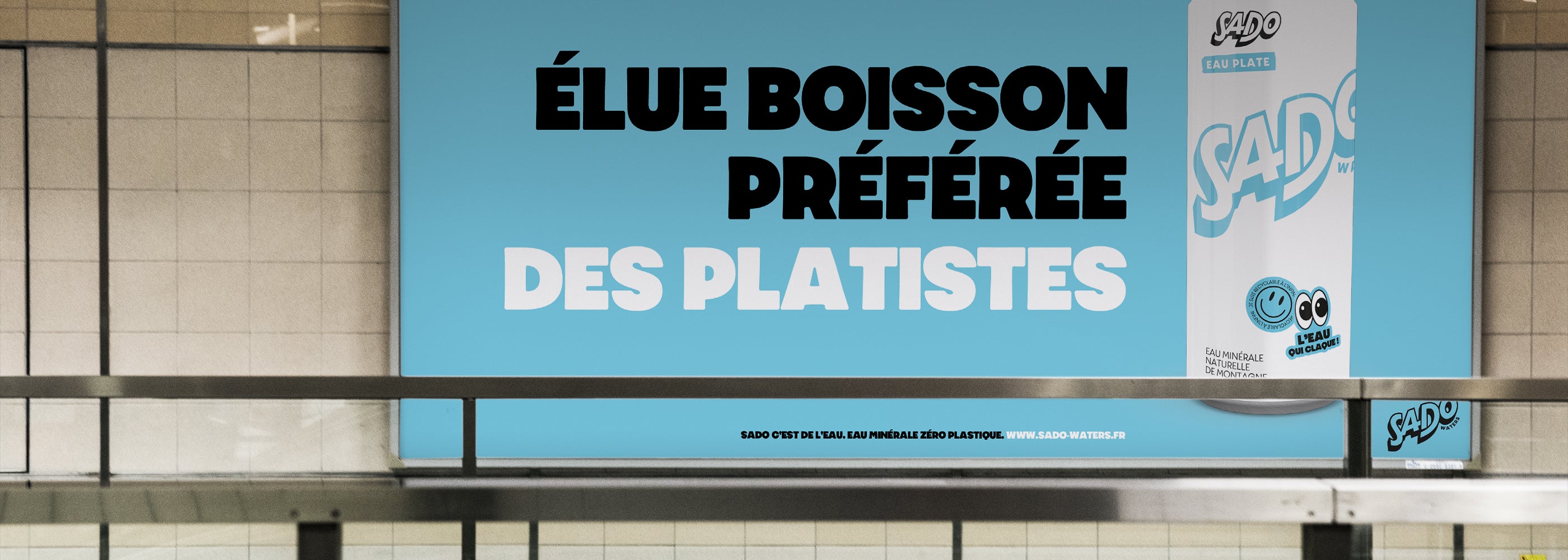 Campagne d'affichage métro SADO Waters Boisson préférée des platistes. Eau minérale plate en canette 500 ml
